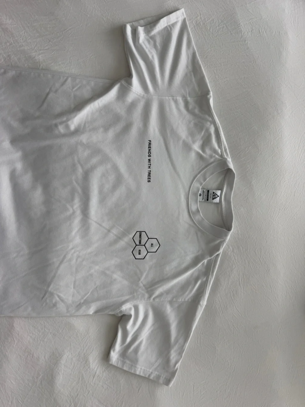 Nike ACG White Short-Sleeve Tee with Black Graphics - Picture 2 of 8